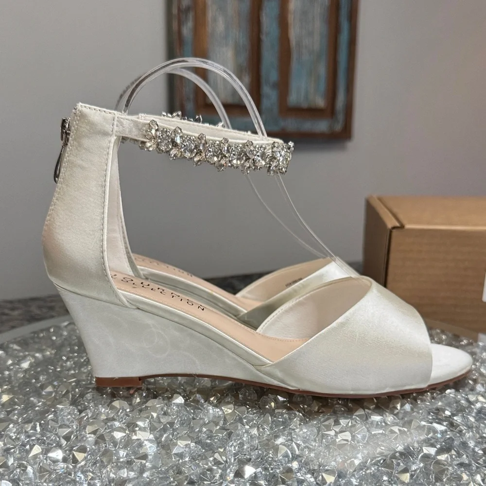 Journee Collection Ivory Wedge satin Sandals with Crystal Strap NEW 8.5